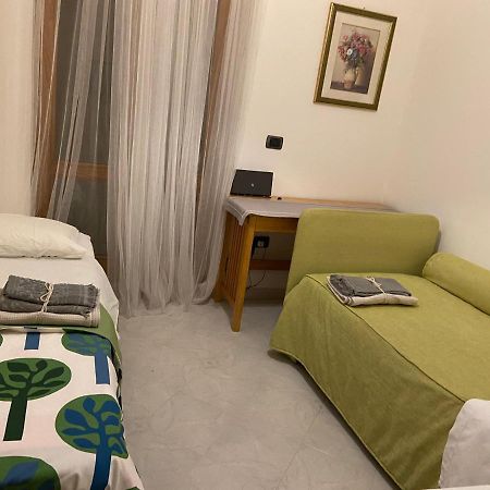 La Casa Di Giu Apartment Pozzuoli Bagian luar foto