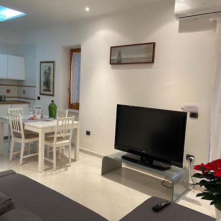 La Casa Di Giu Apartment Pozzuoli Bagian luar foto