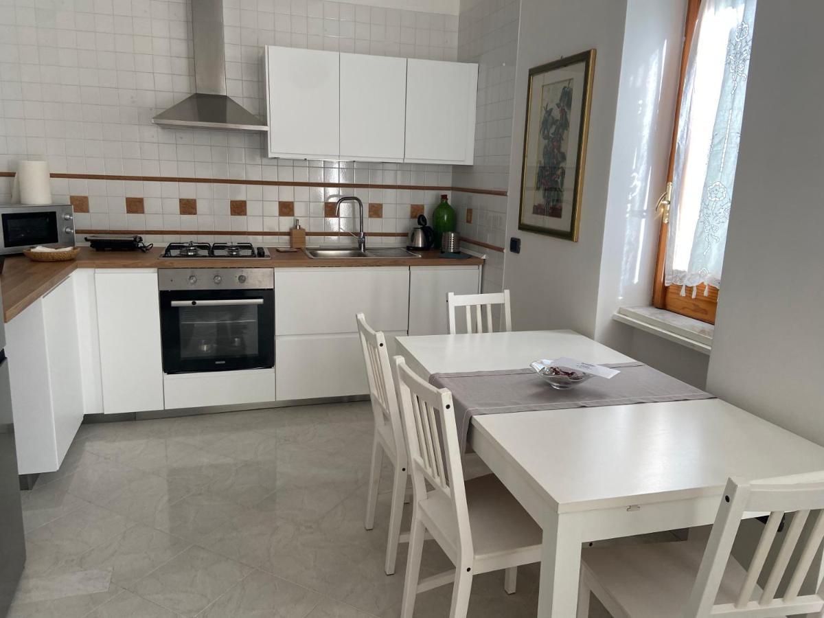 La Casa Di Giu Apartment Pozzuoli Bagian luar foto