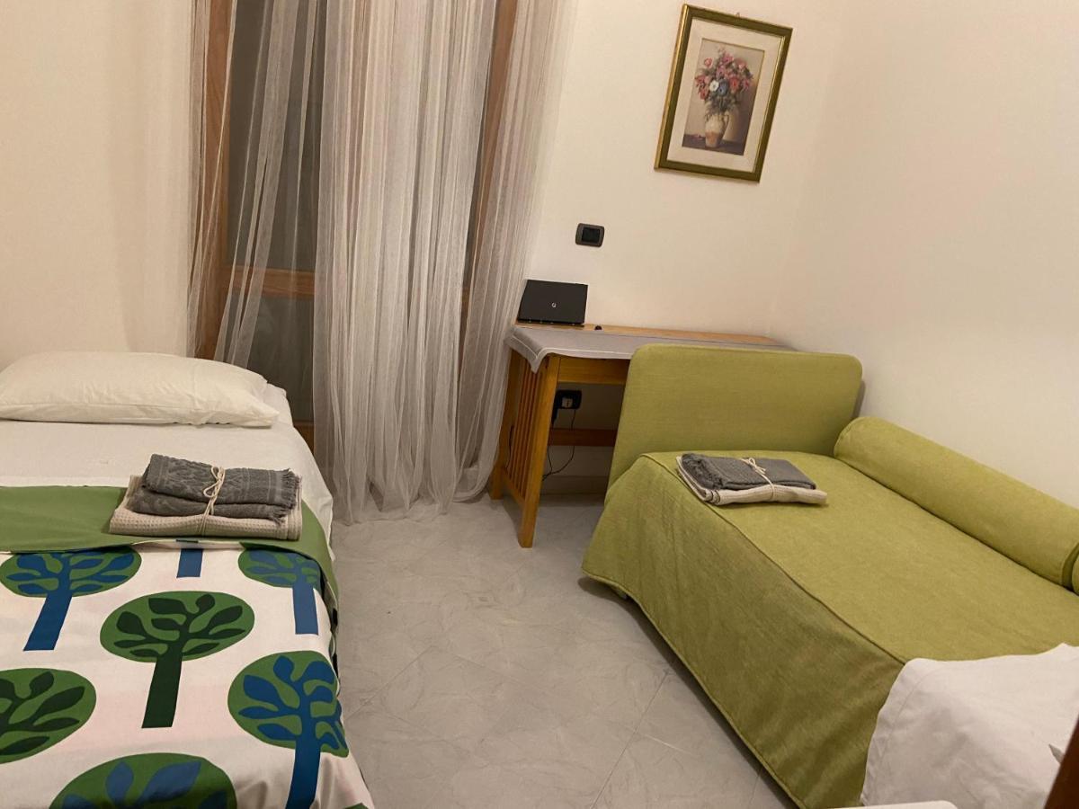 La Casa Di Giu Apartment Pozzuoli Bagian luar foto