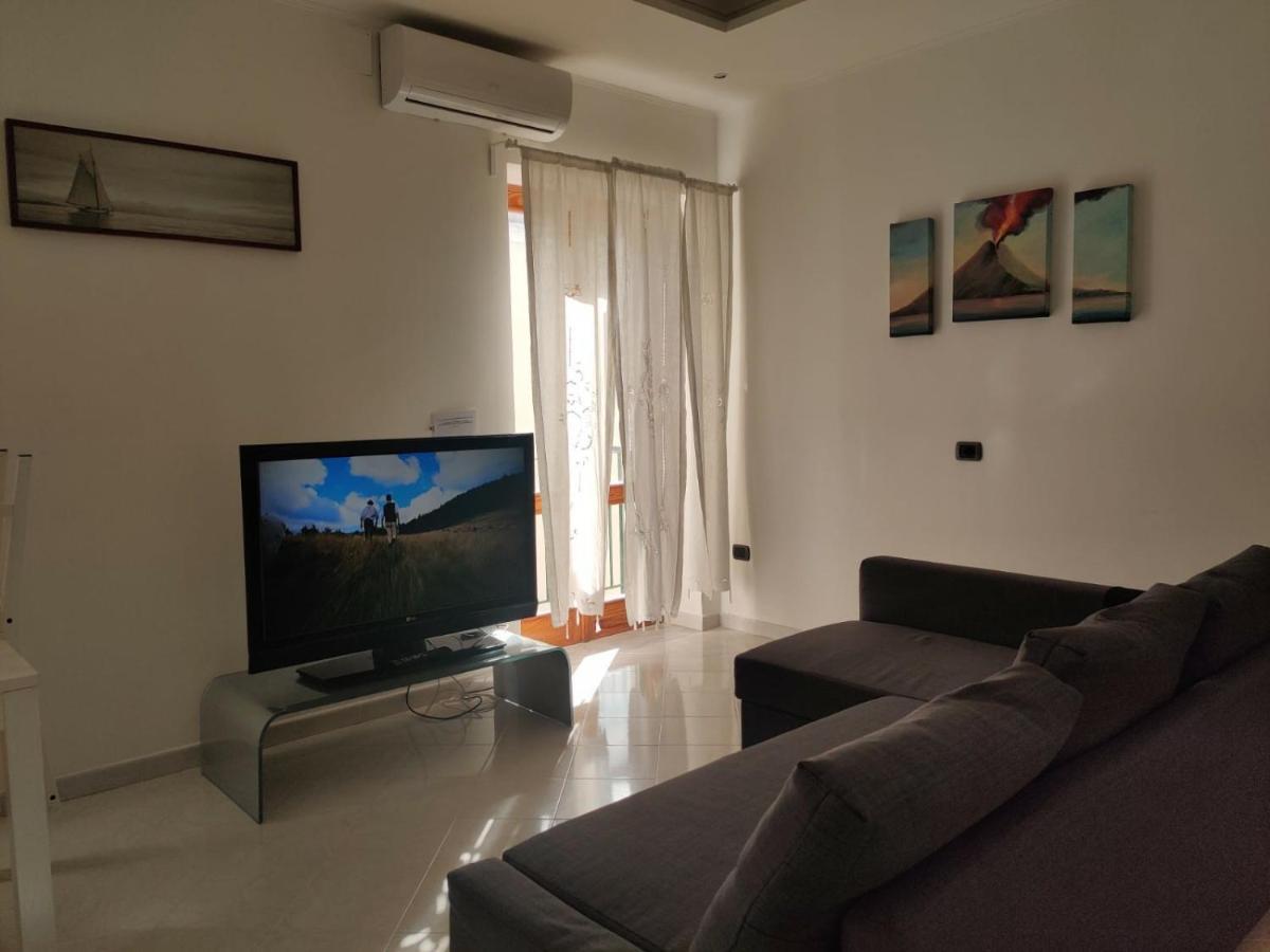 La Casa Di Giu Apartment Pozzuoli Bagian luar foto