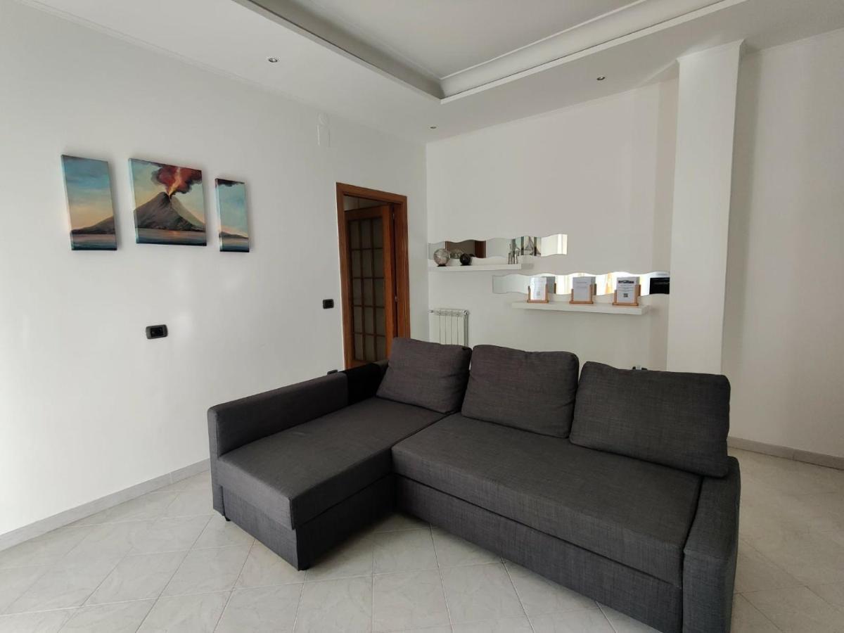 La Casa Di Giu Apartment Pozzuoli Bagian luar foto