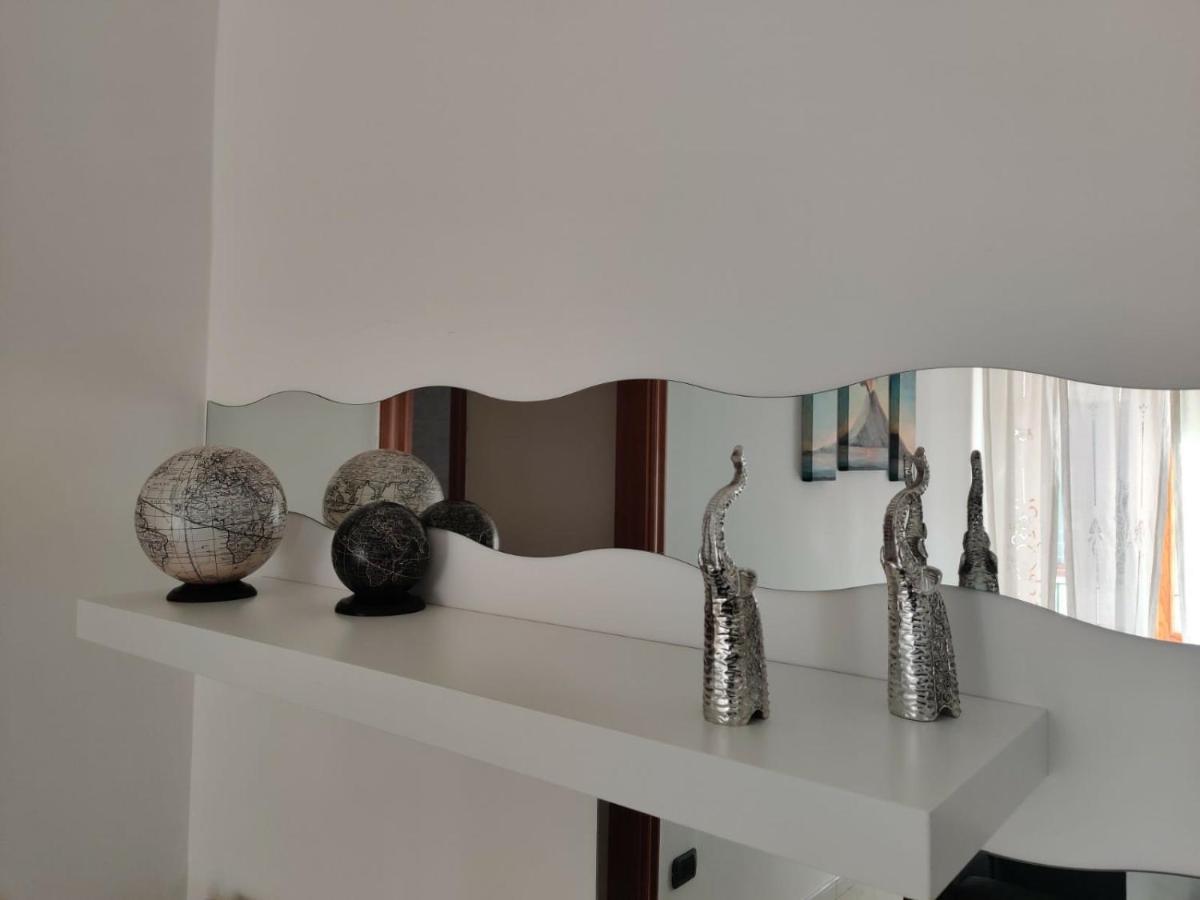 La Casa Di Giu Apartment Pozzuoli Bagian luar foto