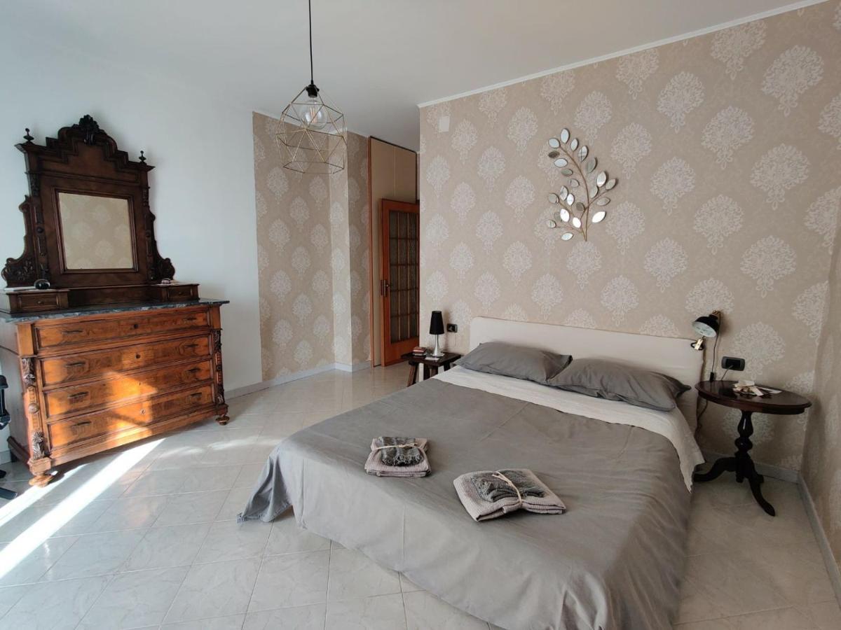 La Casa Di Giu Apartment Pozzuoli Bagian luar foto