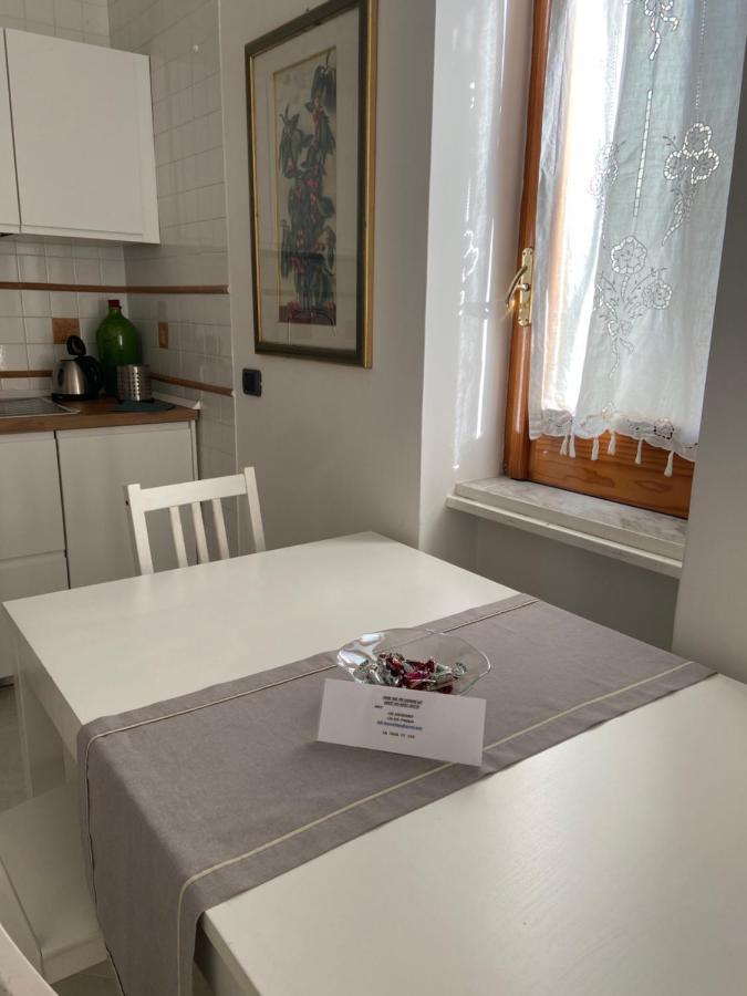 La Casa Di Giu Apartment Pozzuoli Bagian luar foto