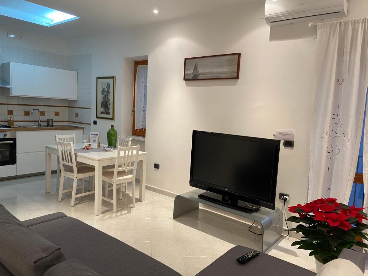 La Casa Di Giu Apartment Pozzuoli Bagian luar foto