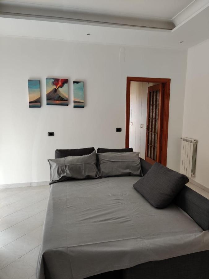 La Casa Di Giu Apartment Pozzuoli Bagian luar foto